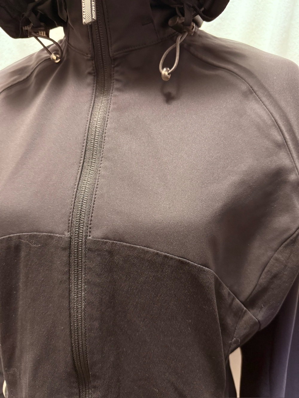 Salomon Black Hooded Hiking or Running Jacket - Picture 2 of 9